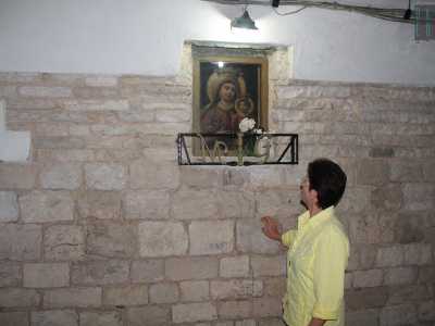 Un'altra edicola dedicata alla Madonna delle Grazie situata in strada Vanese